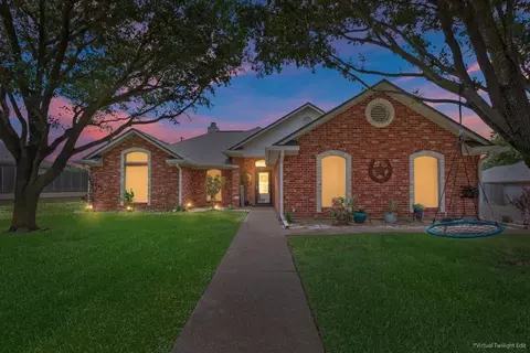 433 Oakberry Dr, Hewitt, TX 76643