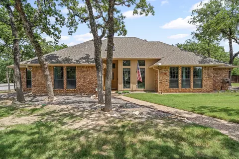708 Shady Creek Dr, Kennedale, TX 76060