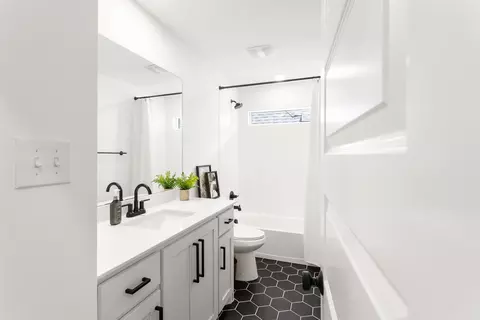 Bath - 3545 W Cheney Ave, Celina, TX 75009 photo 4 of 6