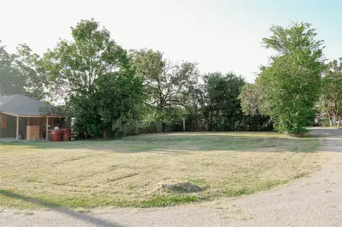605 Svoboda St, Bonham, TX 75418