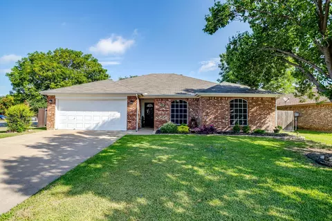328 Willowstone Trl, Saginaw, TX 76179