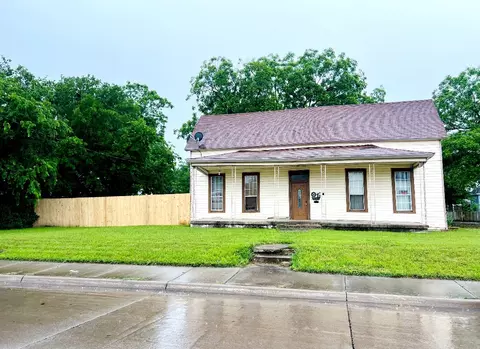 902 S Chestnut St, Mckinney, TX 75069