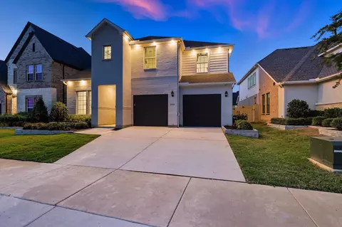 Exterior - 1116 Lakeview Ln, Argyle, TX 76226 photo 2 of 10