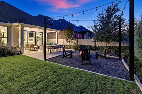 Exterior - 1116 Lakeview Ln, Argyle, TX 76226 photo 7 of 10