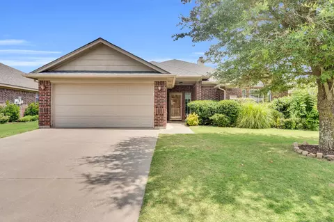 947 Winepress Rd, Burleson, TX 76028