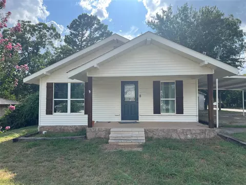 202 S 7th St, Jacksboro, TX 76458