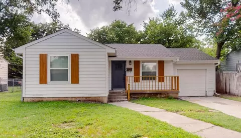 1006 Ralph St, Grand Prairie, TX 75051