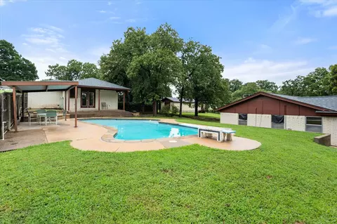 2008 Valley Dr, Crowley, TX 76036