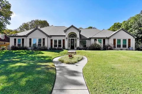 8921 Crest Wood Dr, Fort Worth, TX 76179