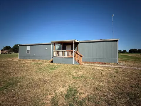 1020 Red Bird Ln, Bowie, TX 76230