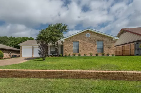 4045 Glenbrook Dr, Arlington, TX 76015