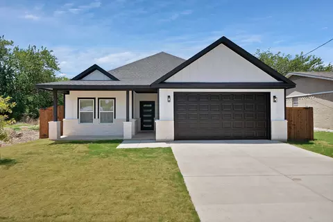 1700 S Hughes St, Fort Worth, TX 76105