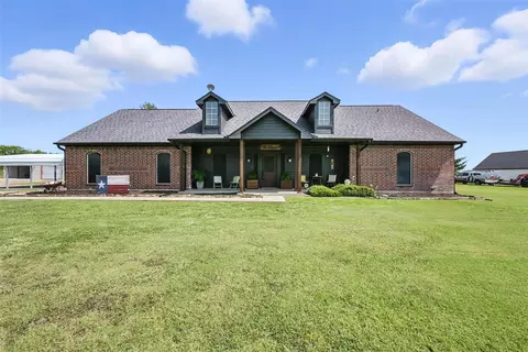 302 County Road 4443, Trenton, TX 75490