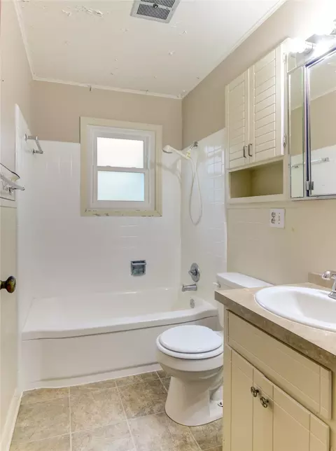 Bath - 3908 N 21 A St, Waco, TX 76708 photo 1 of 1