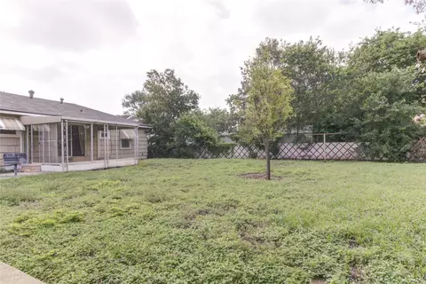 Exterior - 3908 N 21 A St, Waco, TX 76708 photo 4 of 5