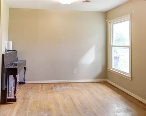 Living - 3908 N 21 A St, Waco, TX 76708 photo 2 of 2