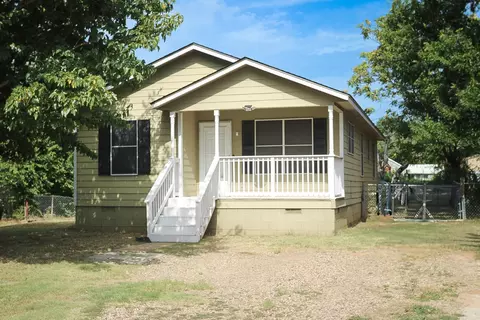 723 Carolina St, Graham, TX 76450