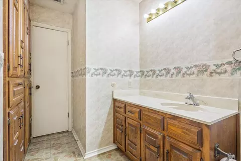 Bath - 100 Thompson Cir, Lorena, TX 76655 photo 3 of 5
