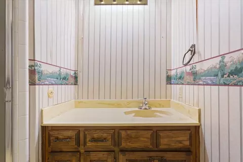 Bath - 100 Thompson Cir, Lorena, TX 76655 photo 1 of 5