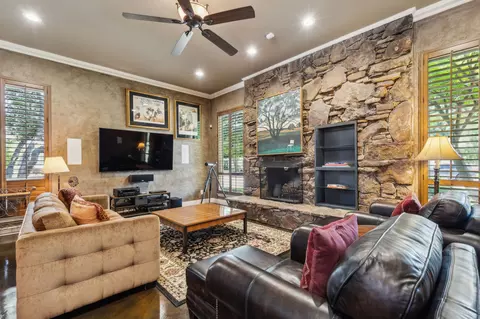 7412 Crofton Dr, Dallas, TX 75231