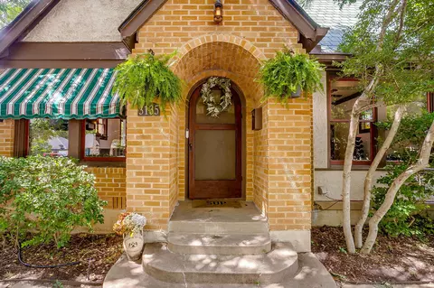 3135 Meadowbrook Dr, Fort Worth, TX 76103