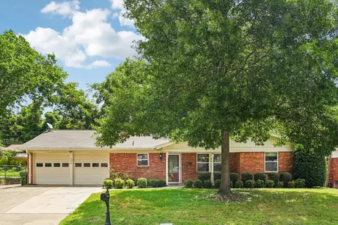 1012 Livingston Dr, Hurst, TX 76053