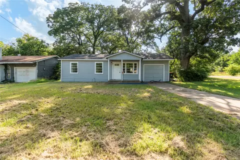 320 16th St SW, Paris, TX 75460