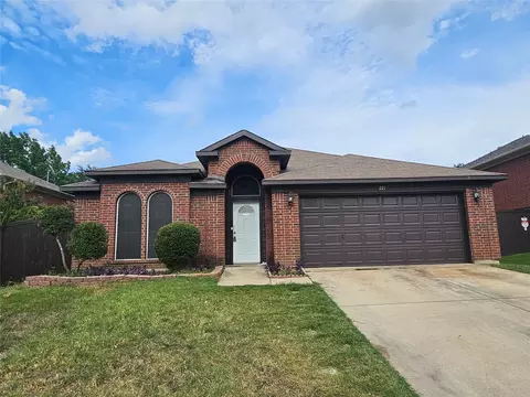 921 Santa Fe Dr, Saginaw, TX 76131