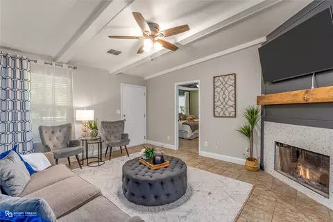 Living - 1090 Bodcau Station Rd, Haughton, LA 71037 photo 1 of 3