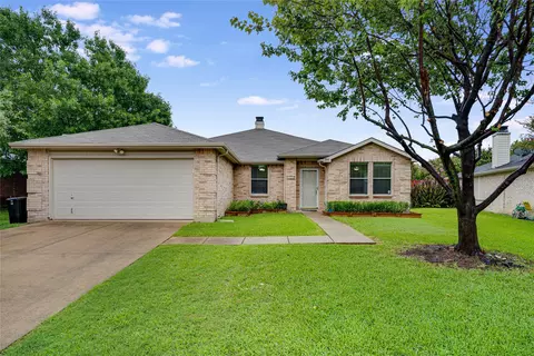 208 Blazing Star Trl, Burleson, TX 76028