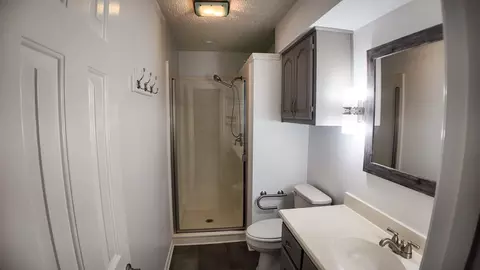 Bath - 692 S Loop Dr, Cedar Hill, TX 75104 photo 4 of 4