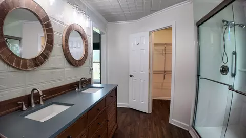 Bath - 692 S Loop Dr, Cedar Hill, TX 75104 photo 1 of 4
