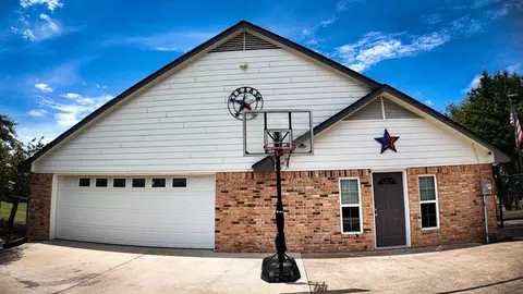 Exterior - 692 S Loop Dr, Cedar Hill, TX 75104 photo 2 of 2