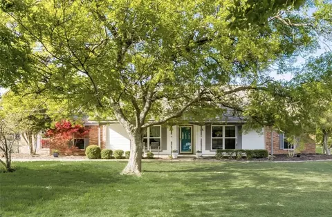 692 S Loop Dr, Cedar Hill, TX 75104