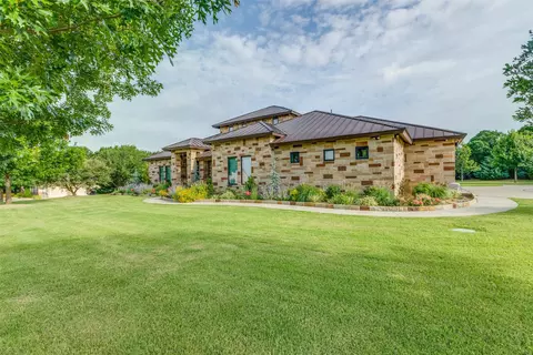 138 Whispering Winds Dr, Gunter, TX 75058