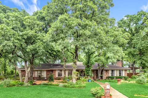 5 Highview Ct, Denton, TX 76205