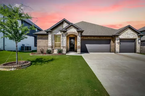 3004 Nob Hill Dr, Burleson, TX 76028