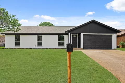 6210 Maple Springs Dr, Arlington, TX 76001