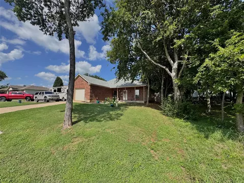 213 S Preston St, Alvarado, TX 76009