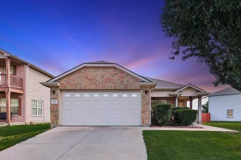 1101 Castle Top Dr, Haslet, TX 76052