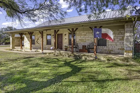 2702 Sky Harbour Dr, Granbury, TX 76049