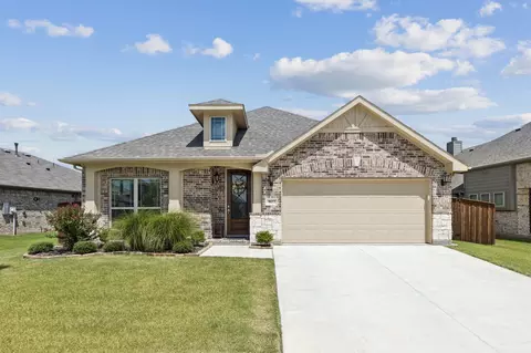 9053 Silver Dollar Dr, Fort Worth, TX 76131