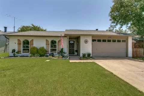 6420 Buckingham Trl, North Richland Hills, TX 76182