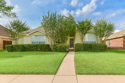 909 Dawson St, Cedar Hill, TX 75104