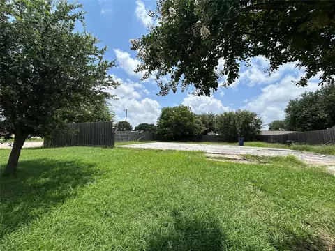 3825 Williamsburg Dr, Garland, TX 75043