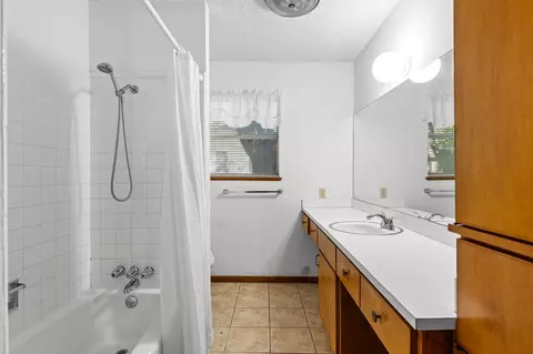 Bath - 4500 Scottwood St, Waco, TX 76708 photo 1 of 3