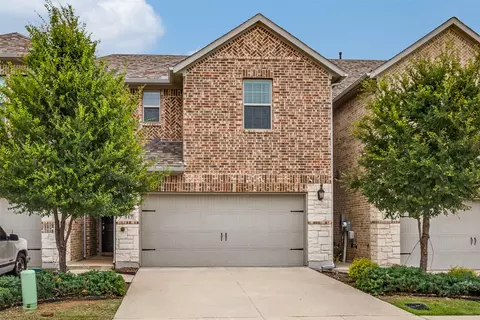 517 Hutchinson Ln, Lewisville, TX 75077