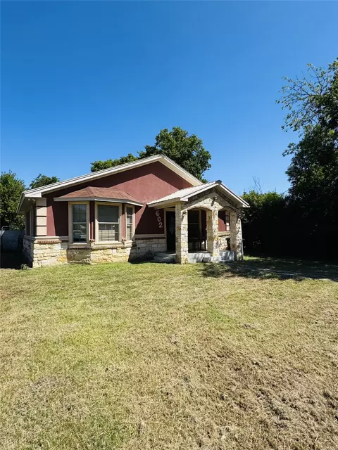 602 Poindexter Ave, Cleburne, TX 76033