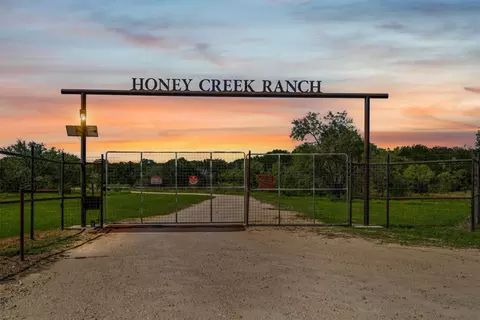 4462 Honey Creek Xing, Hico, TX 76457