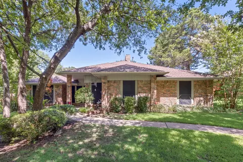 812 Cherlynne Dr, Cedar Hill, TX 75104